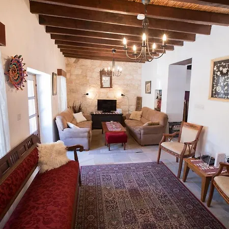 Nyaraló Droushia Corner House *