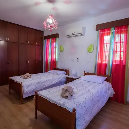 Droushia Corner House Dhrousha