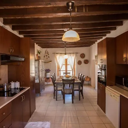 Droushia Corner House *