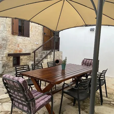 بيت للعطل Droushia Corner House